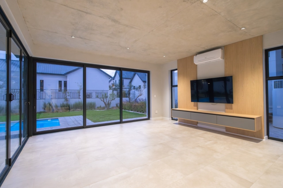 5 Bedroom Property for Sale in Val De Vie Estate Western Cape